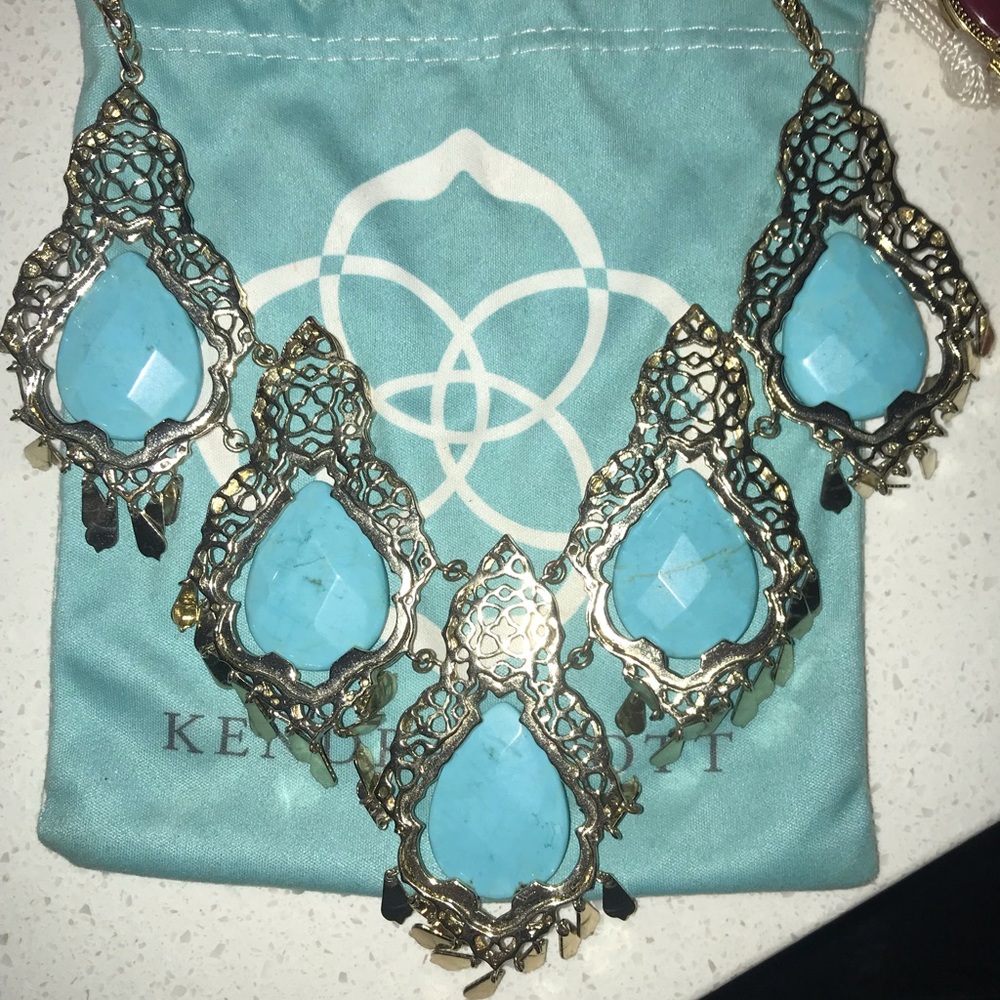Kendra Scott necklace